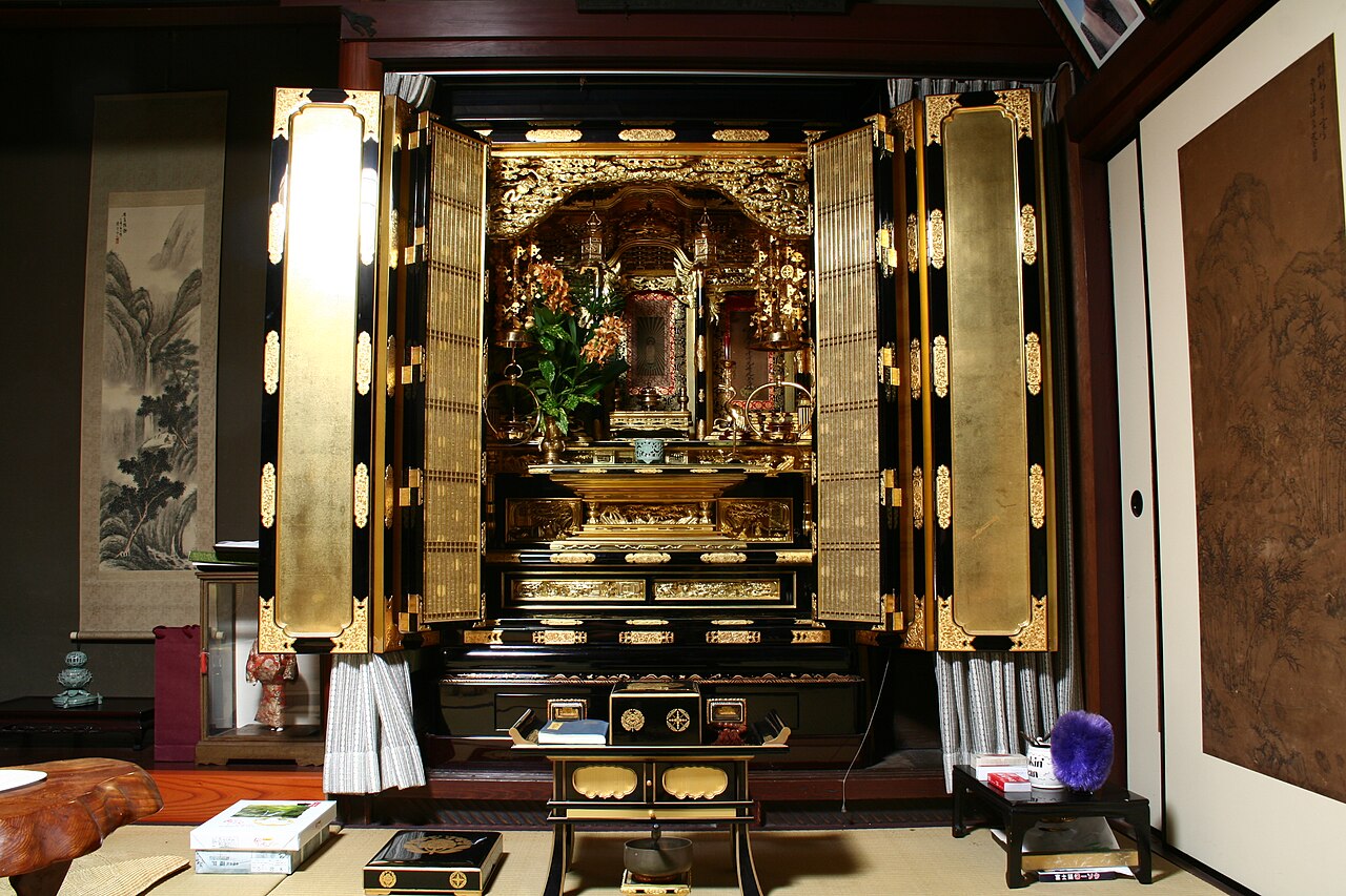 横浜市磯子区の遺品整理｜仏壇・位牌・遺影はどう処分する？供養が必要なものを解説